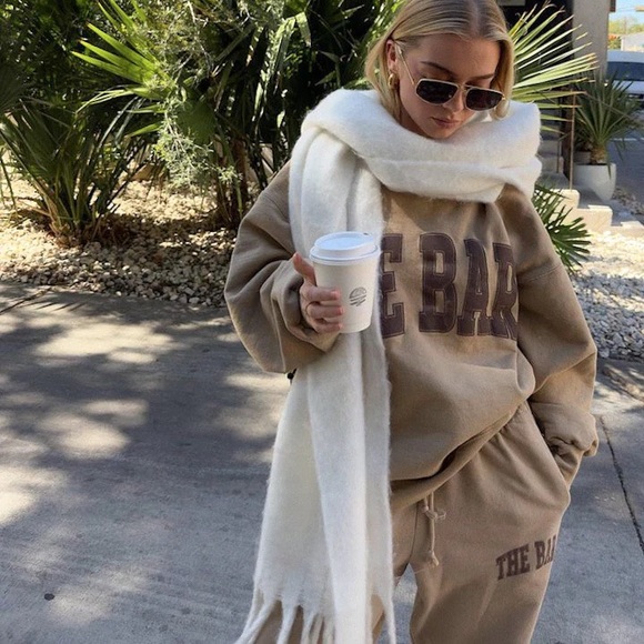 *SOLD*✨NEW!✨The Bar Varsity Sweatpants in Chocolate Chip - Picture 4 of 11